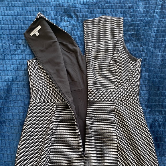 Classique Entier Fitted Sheath Dress - Picture 2 of 8